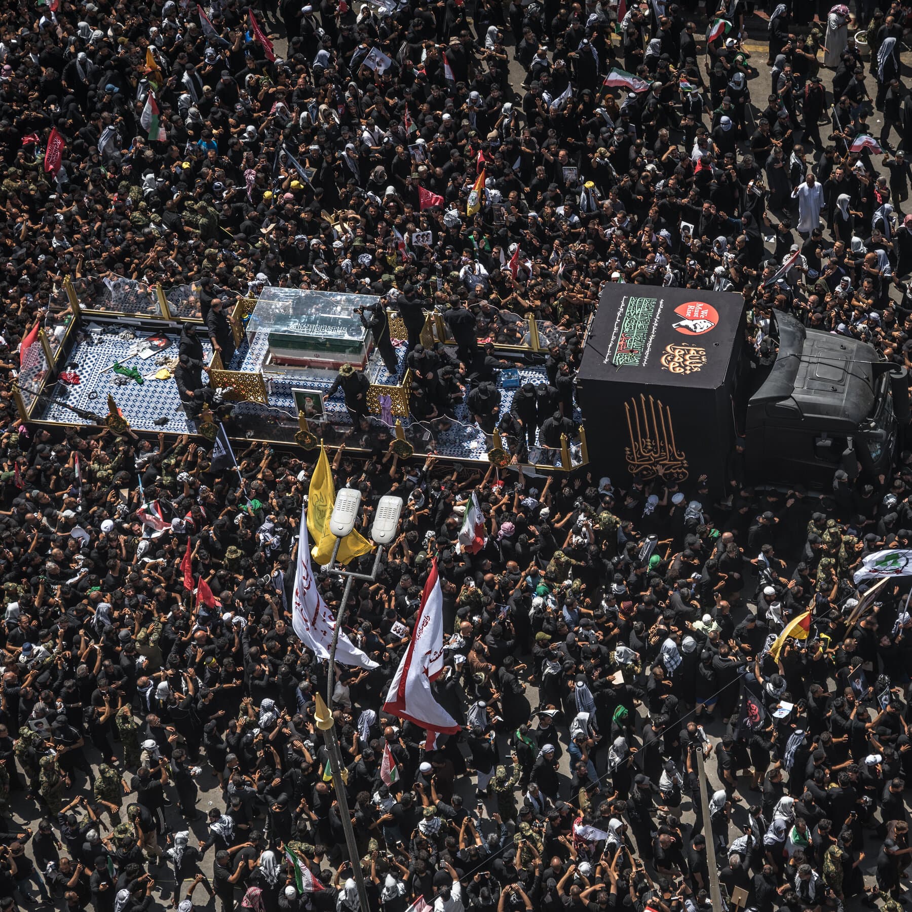 iraqis-turn-out-in-droves-to-mourn-khamenei-in-show-of-solidarity