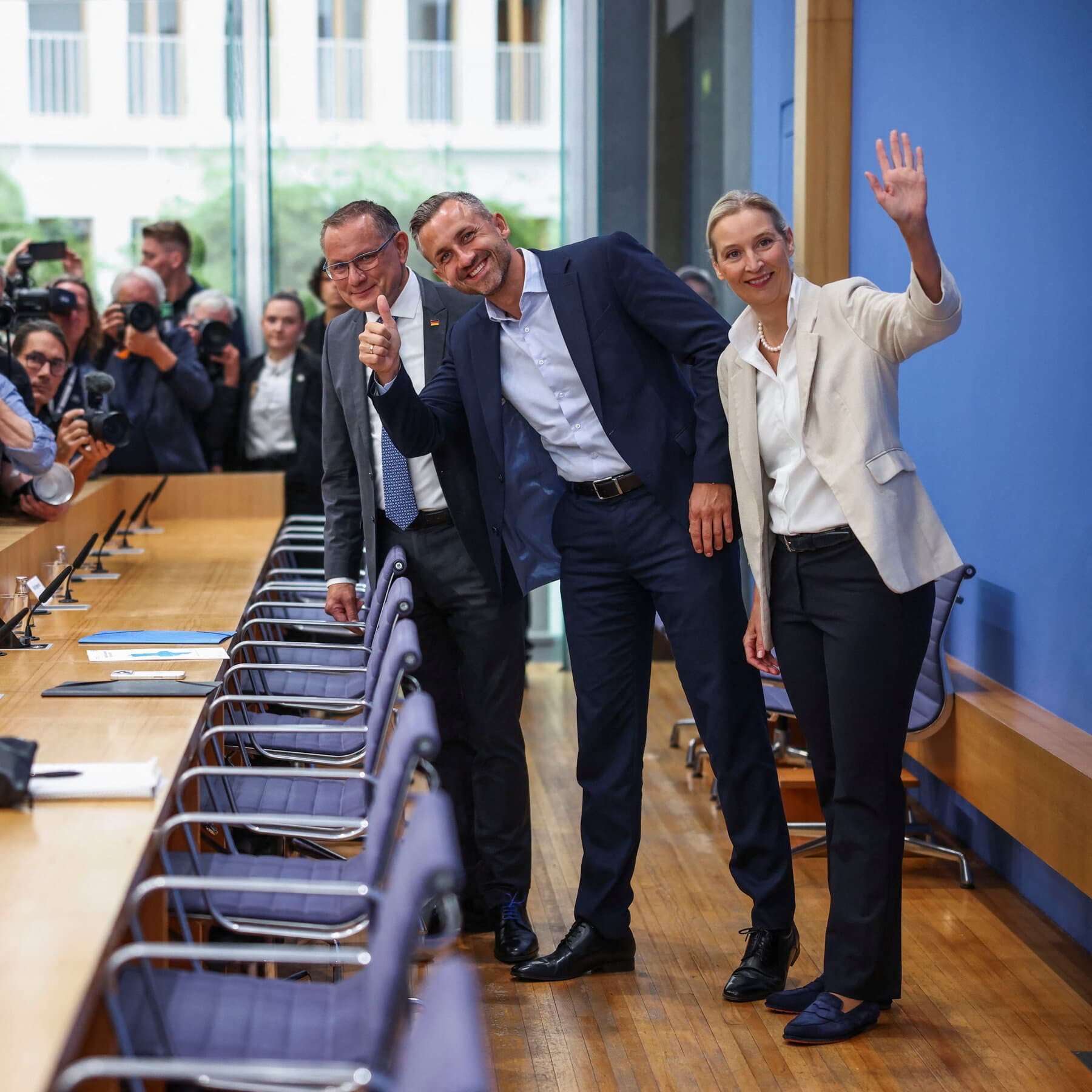 after-victory-in-german-state-far-right-needs-help-to-take-power