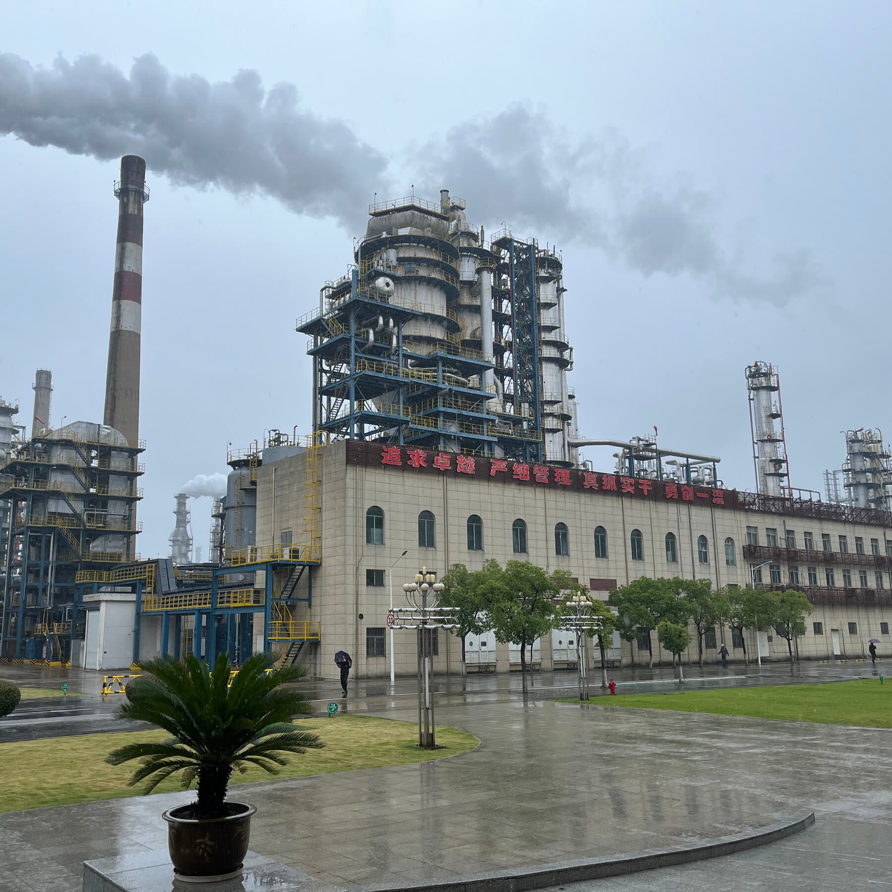 china-stockpiled-oil-and-now-it-could-dominate-the-energy-landscape