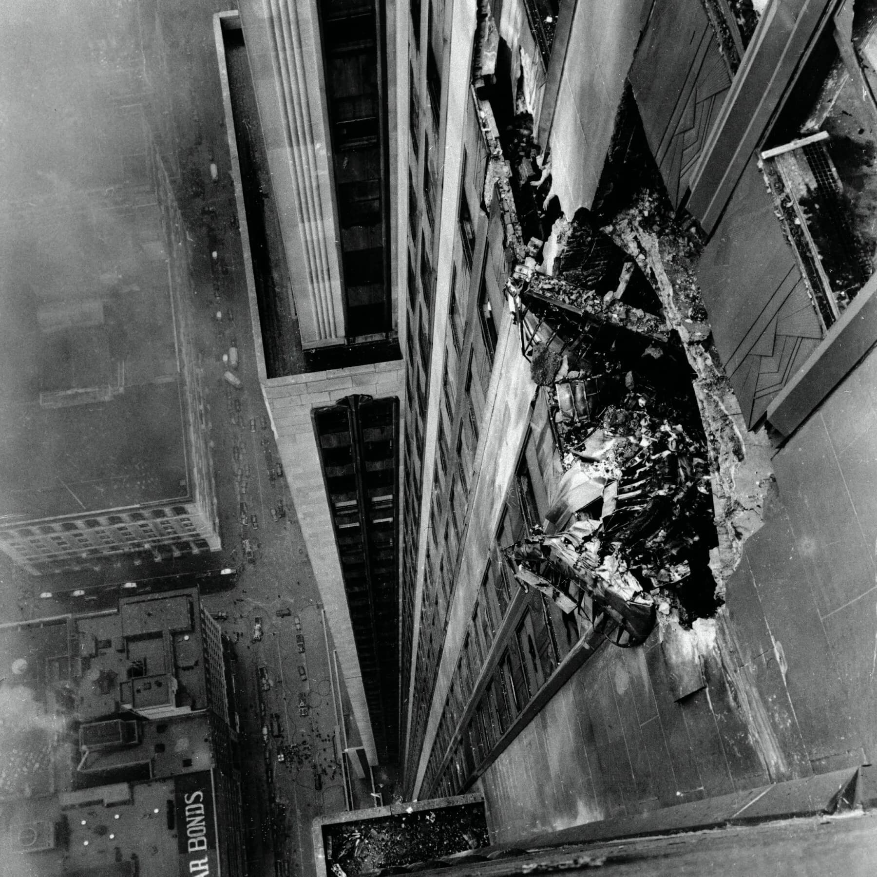 hold-my-legs-how-ernie-sisto-shot-the-empire-state-building-disaster